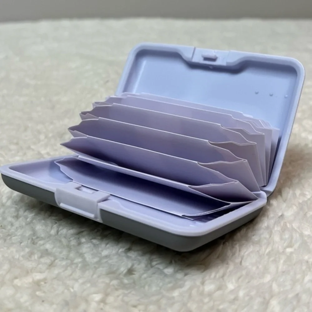 ☀️2/$14☀️Kikkerland Silicone Card ID Case